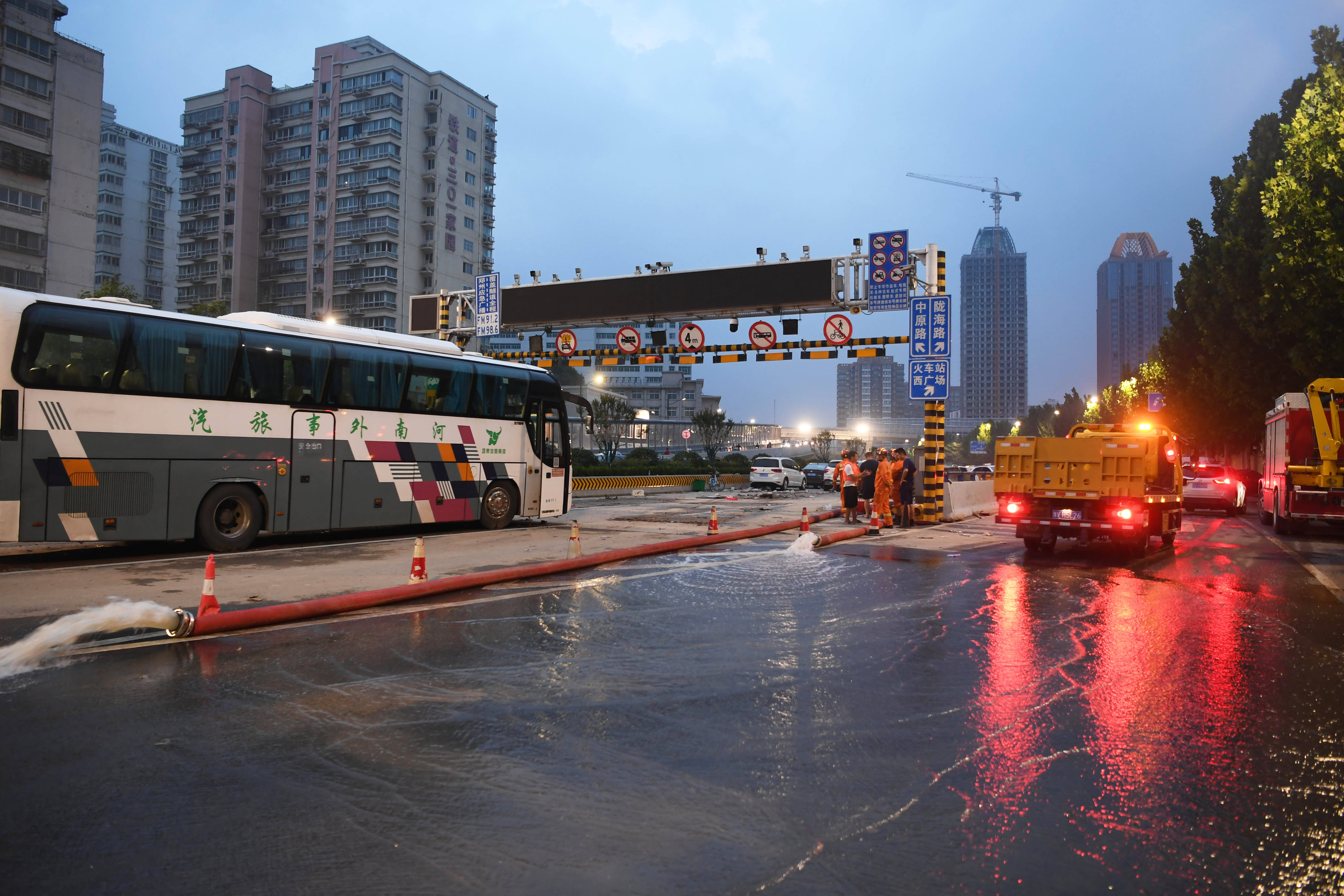 科技重塑救援力量，京广路隧道先锋救援体验之旅（往年12月27日实时救援现场）