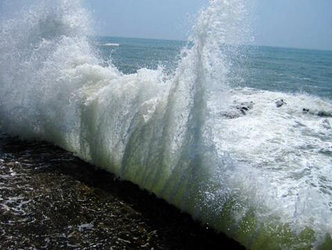 梦见海水不断涨潮，梦见海水涨潮浪很大 